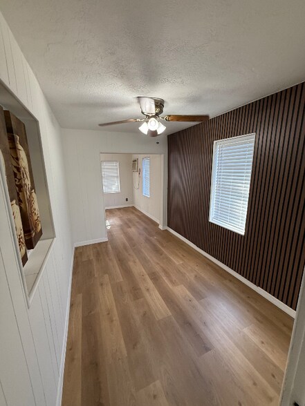 Building Photo - 935 21st St S