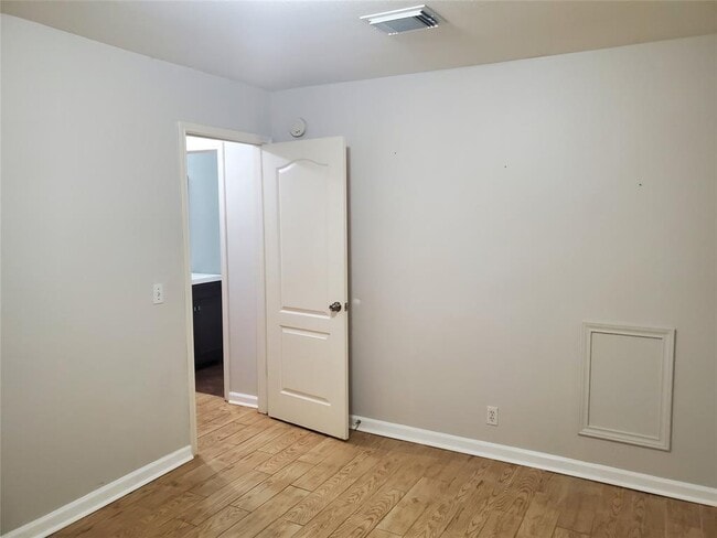 Building Photo - 2305 E Riviera Dr