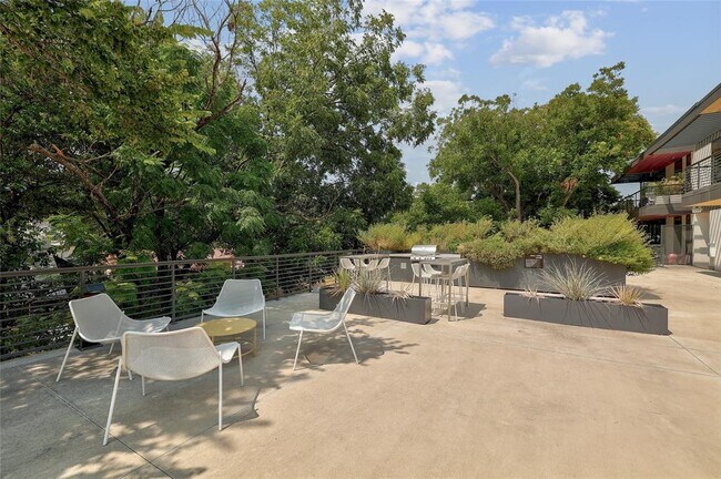 Building Photo - 1600 S 1st St