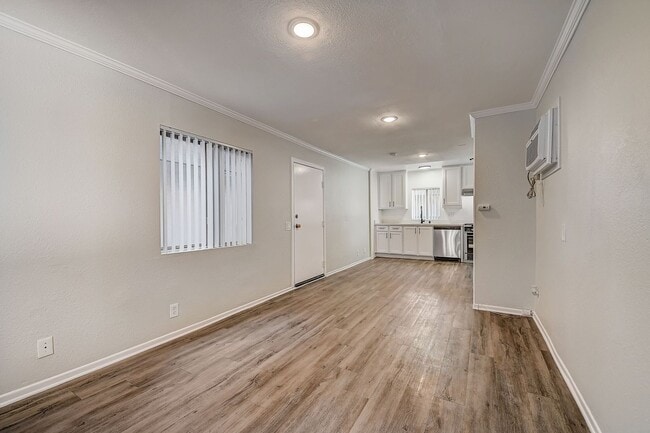 Interior Photo - 14900 Moorpark Street