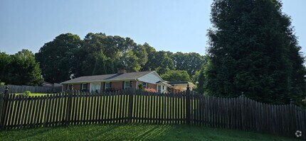 Building Photo - Classic Brick Ranch in Pfafftown