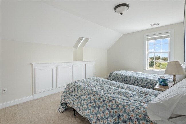 Building Photo - 594 River Rd