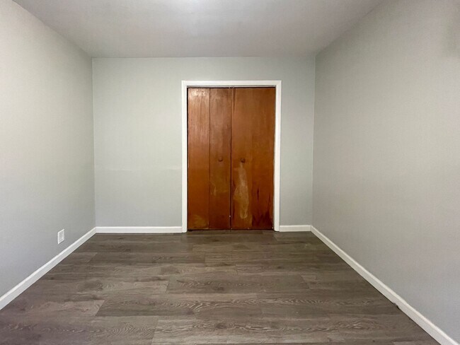 Building Photo - Near Local Shops and Restaurants