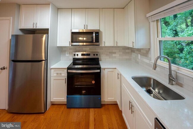 Building Photo - 5629 Signal Point Ct