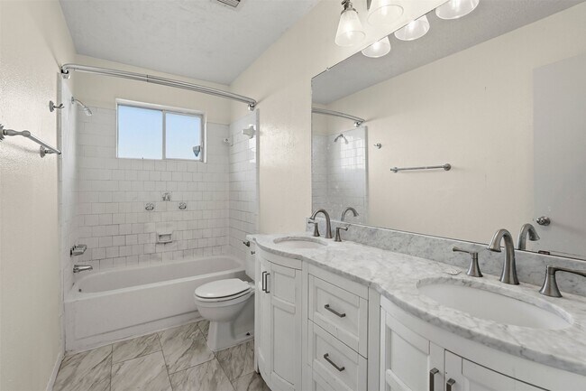 Building Photo - 1418 Crawley Ct