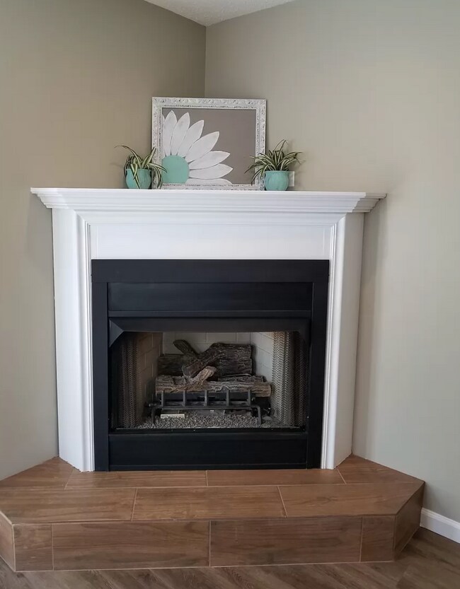 Building Photo - 702 N Ivanhoe Dr