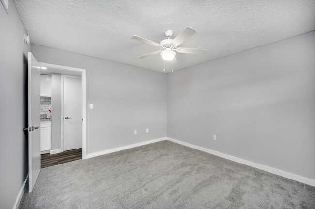 Building Photo - Greenbriar Apartments