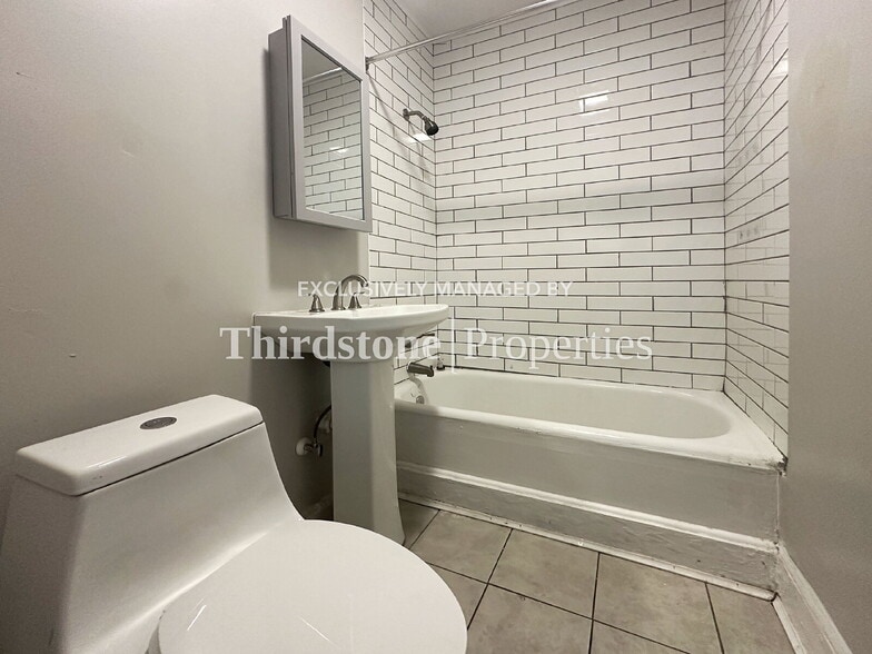 Building Photo - 82 W 32nd St