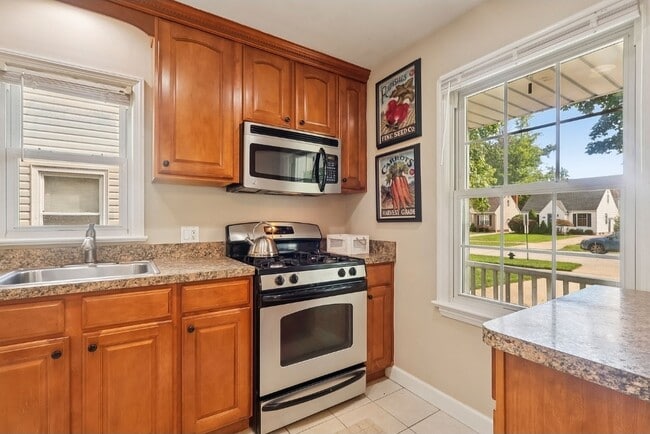 Building Photo - 446 Huntmere Dr