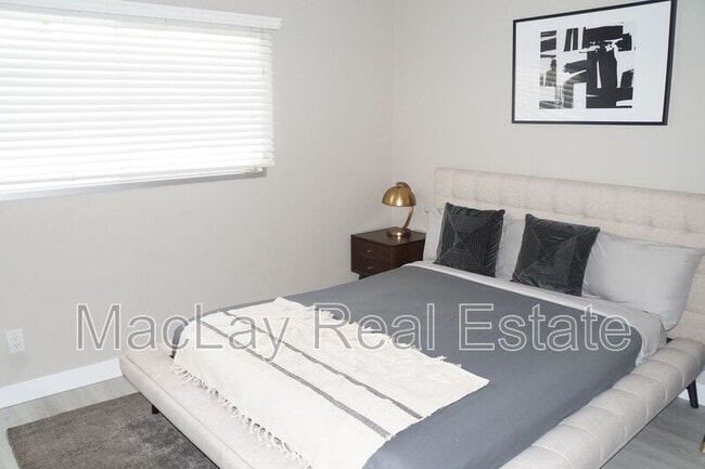 Building Photo - 1732 E Hermosa Dr