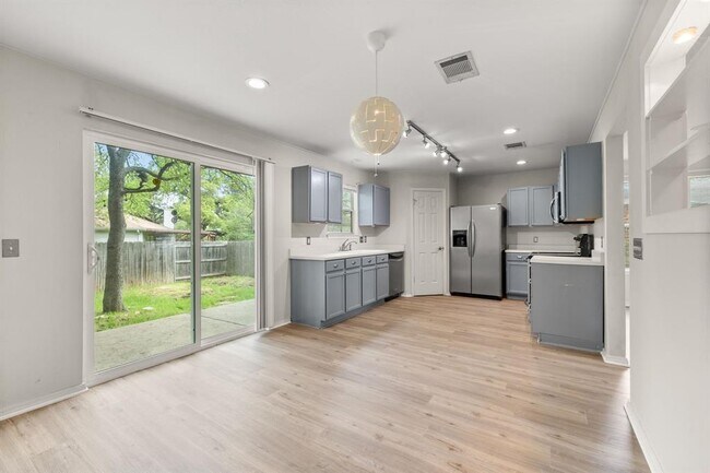 Building Photo - 2036 Kaiser Dr