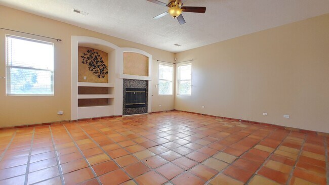 Building Photo - Magnificent 4 Bedroom, 2.5 Bath in Rio Rancho!