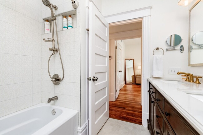 Building Photo - 3971 Juniata St