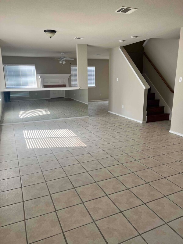 Building Photo - 1000 Laurelleaf Dr