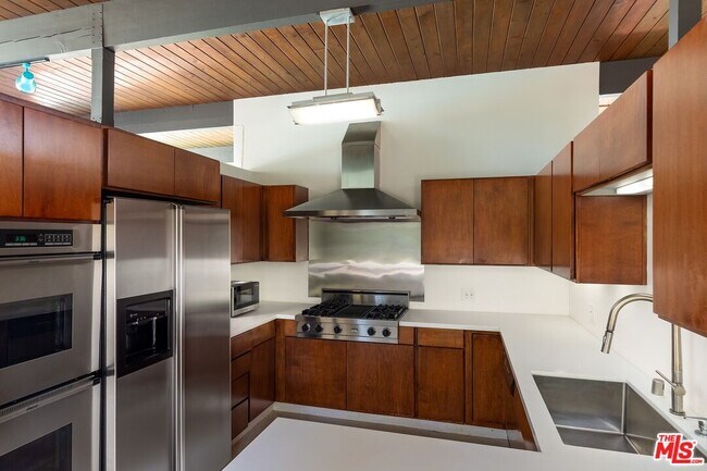 Building Photo - 4965 Calvin Ave