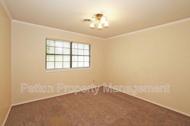 Building Photo - 21 Edgewood Ln
