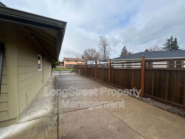 Building Photo - 2917 Takena St SW