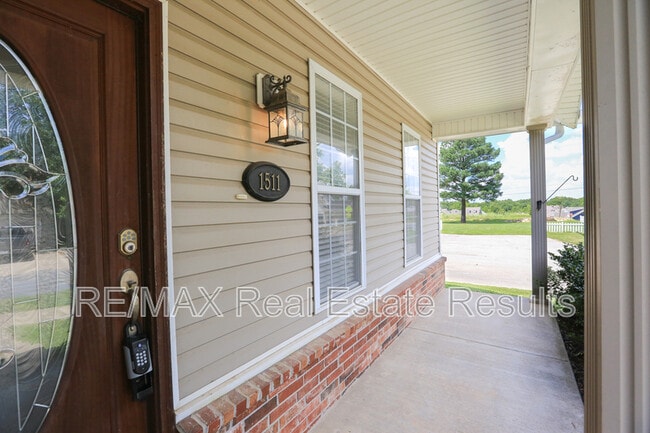 Building Photo - 1511 Benjamin Grn