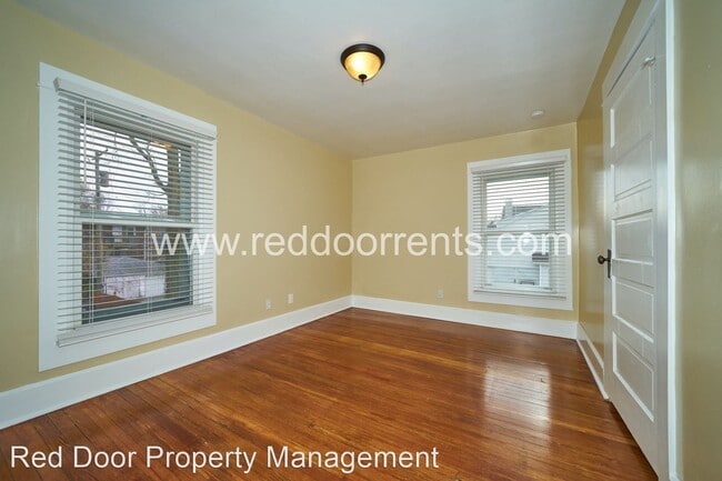 Building Photo - 4 br, 1.5 bath House - 2955 Broadway St