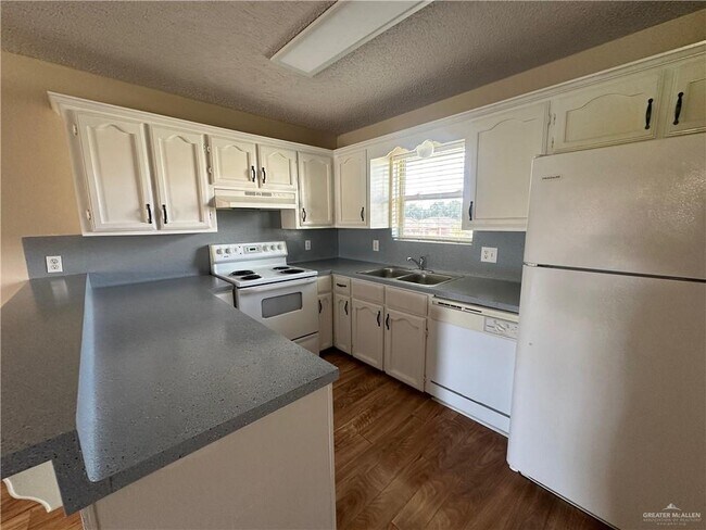 Building Photo - 15 Hibiscus Ave