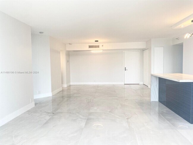 Building Photo - 3530 Mystic Pointe Dr