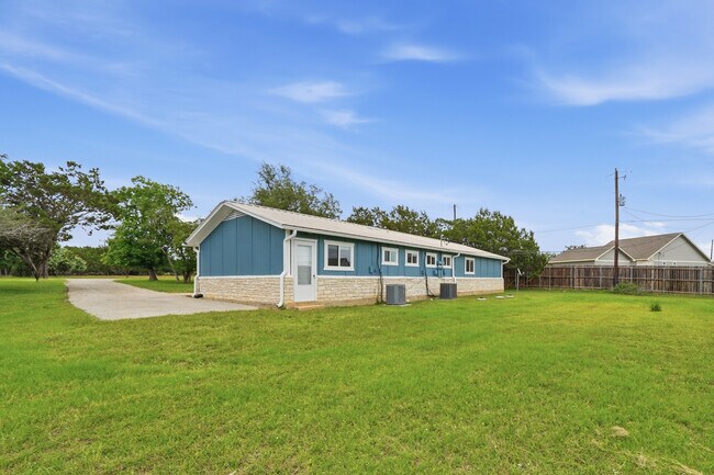 Building Photo - 102 Rose Dr