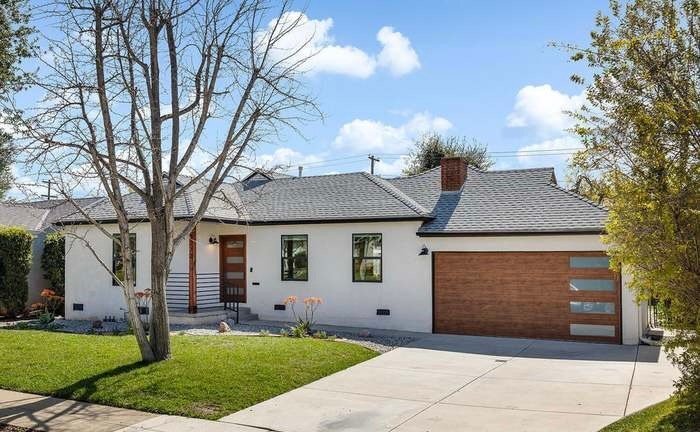 Building Photo - 3270 Hermanos St