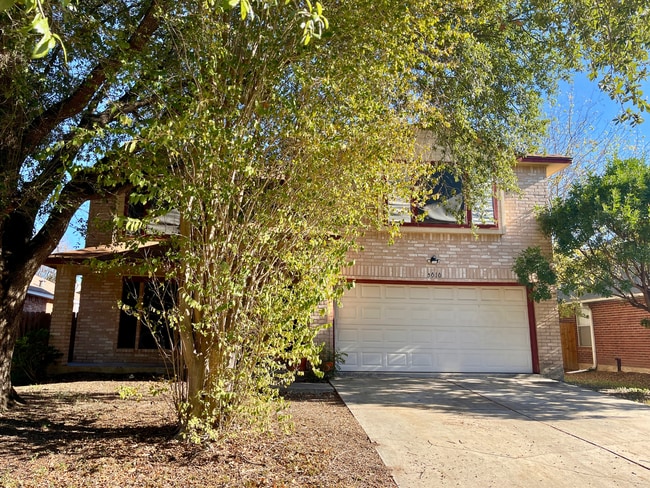 Building Photo - Move-In Special. ½ off the first full month's rent with a 12-month lease.