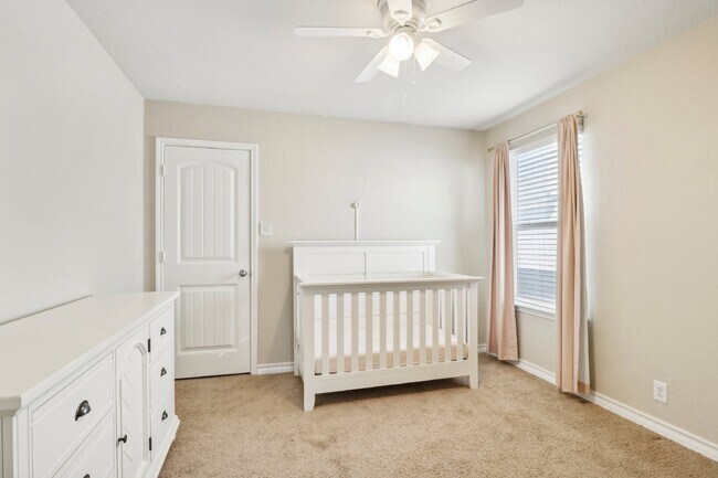 Building Photo - "Charming 4-Bedroom Oasis with custom fini...
