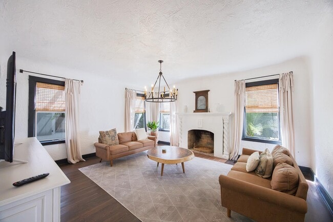 Building Photo - 717 Forest Hill Blvd