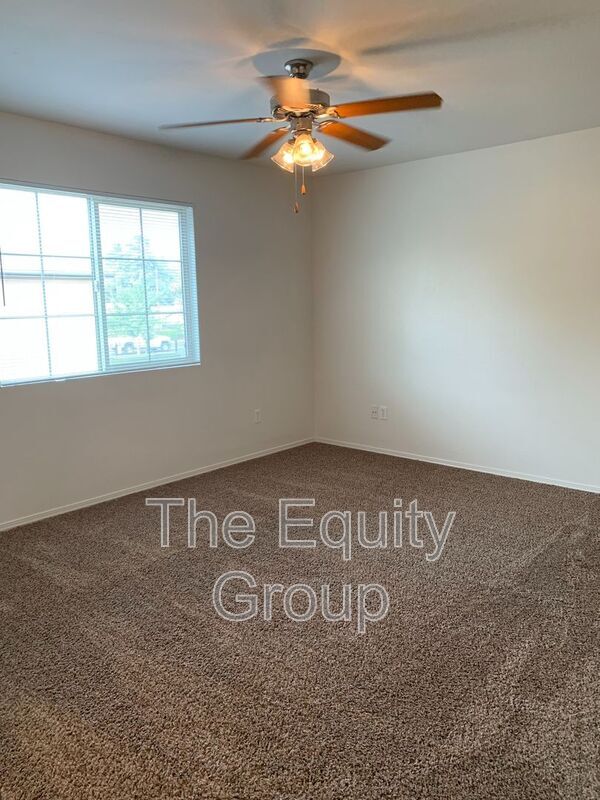 Building Photo - 4233 W Walnut Ave