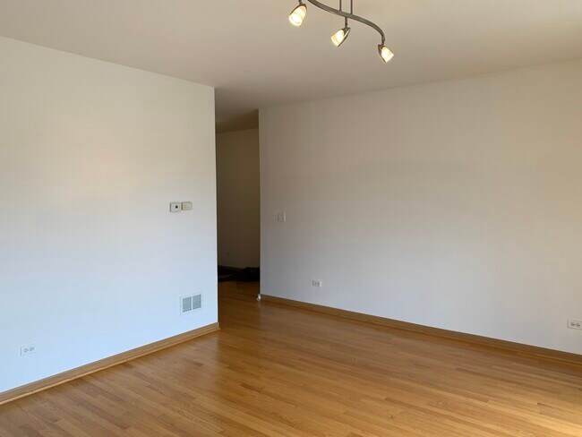 Building Photo - 2525 N 72nd Ct