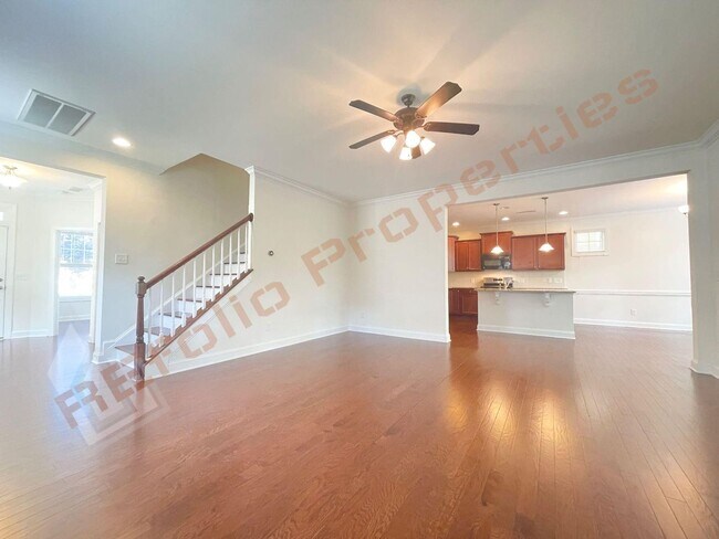 Building Photo - Beautiful 5 Bedroom End Unit Townhouse wit...
