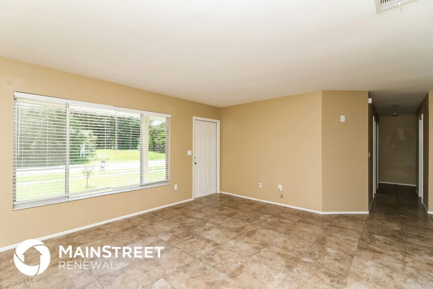 Building Photo - 3685 Avanti Cir
