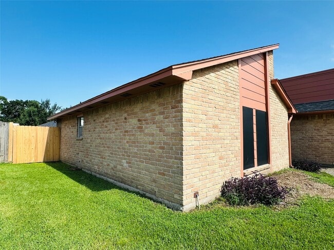 Building Photo - 19834 Arrowsmith Dr