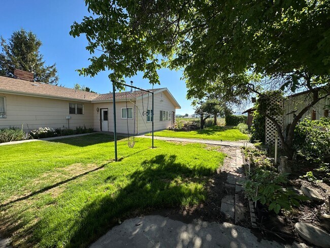 Building Photo - 5842 Henley Rd