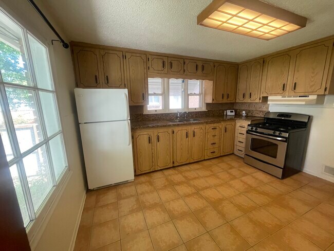 Building Photo - 128 W Paxton Avenue