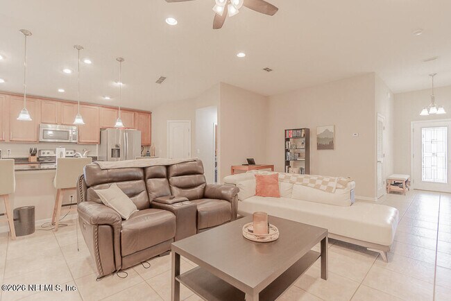 Building Photo - 15816 Twin Creek Dr