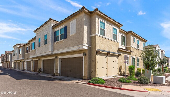 Building Photo - 1821 E Bernie Ln