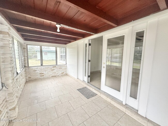 Building Photo - 302 Nidy Ave