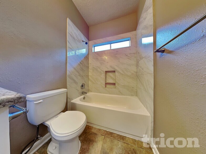 Building Photo - 25303 Laurel Green St