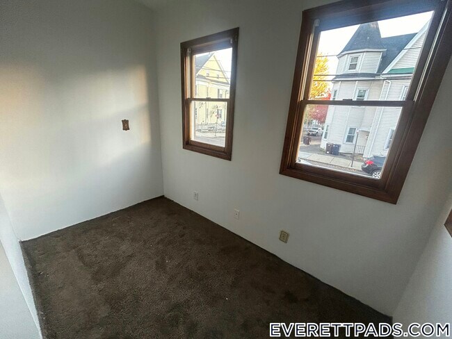 Building Photo - 42 Mansfield St