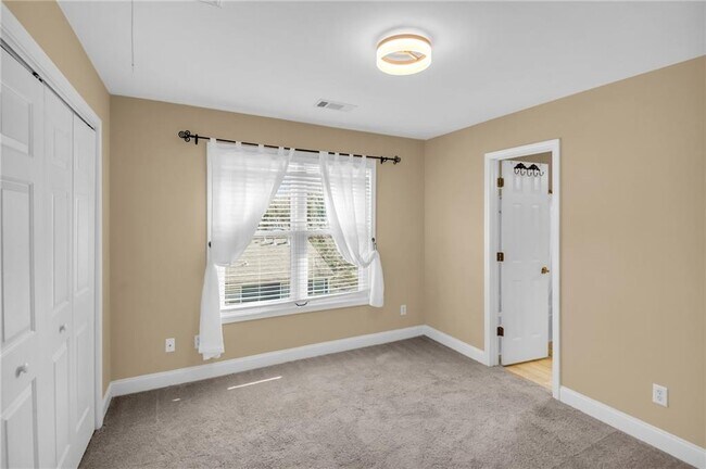 Building Photo - 1093 3rd St