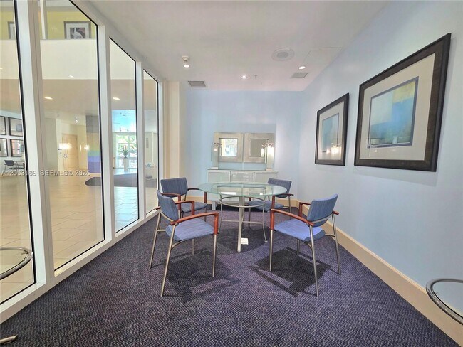 Building Photo - 2000 N Bayshore Dr