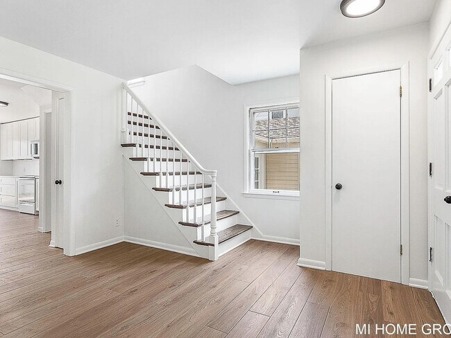 Building Photo - Lovely 3 Bedroom North East Grand Rapids