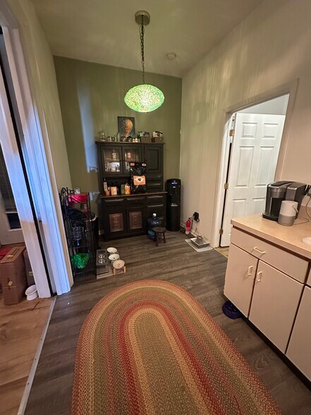 Building Photo - 103 Front St