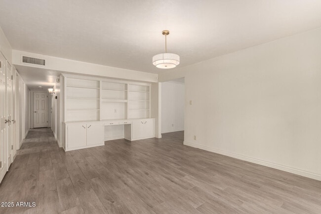 Building Photo - 8730 E Terrace Dr