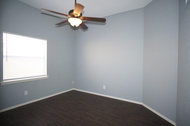 Building Photo - 6525 Brisa Del Mar Dr
