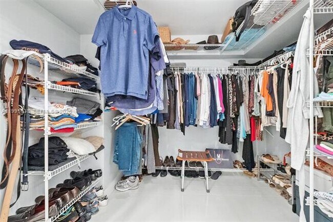 Building Photo - 3600 Mystic Pointe Dr