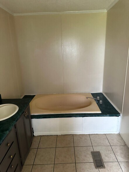 Building Photo - 375 Lorena Meadows Dr